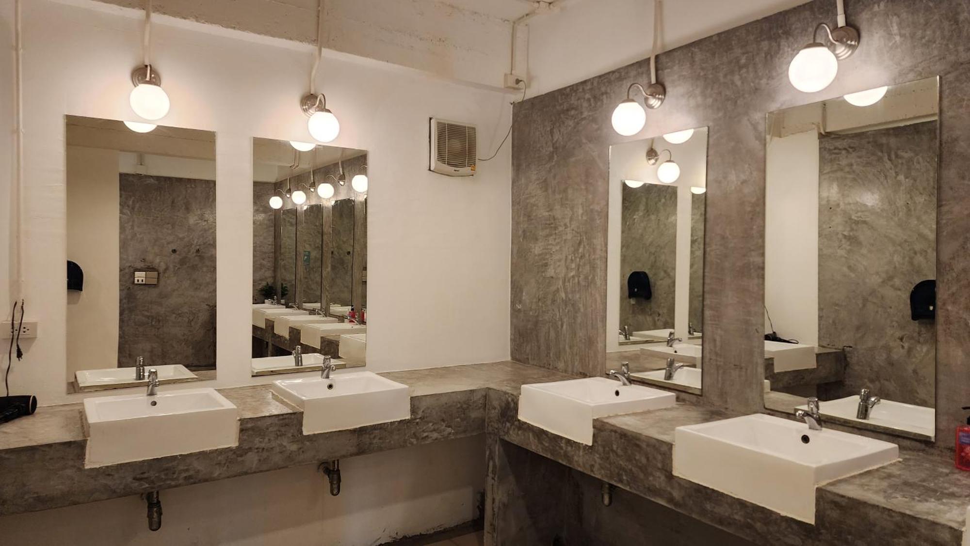 Irest Ao Nang Hostel Екстериор снимка